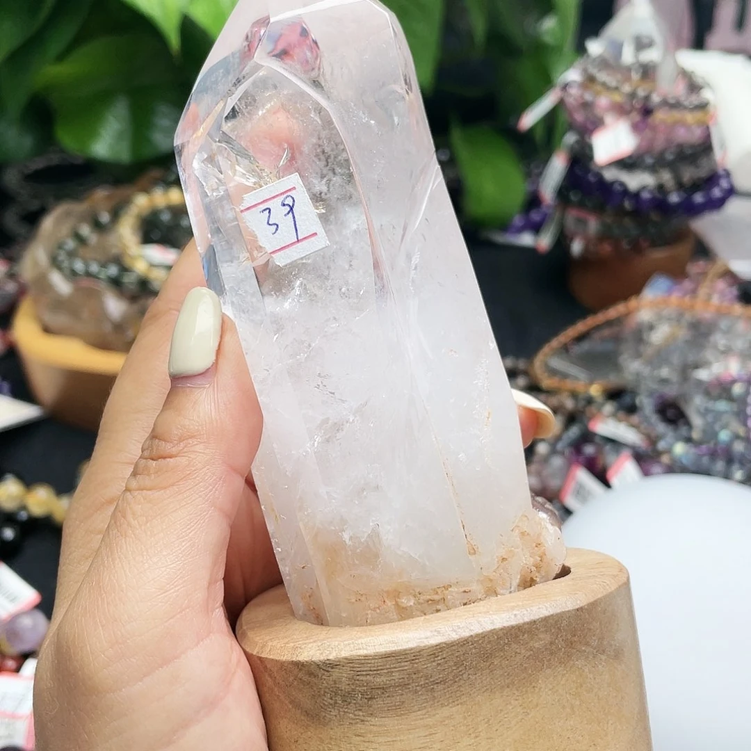 水晶手串。  水晶摆件。 39未镶嵌