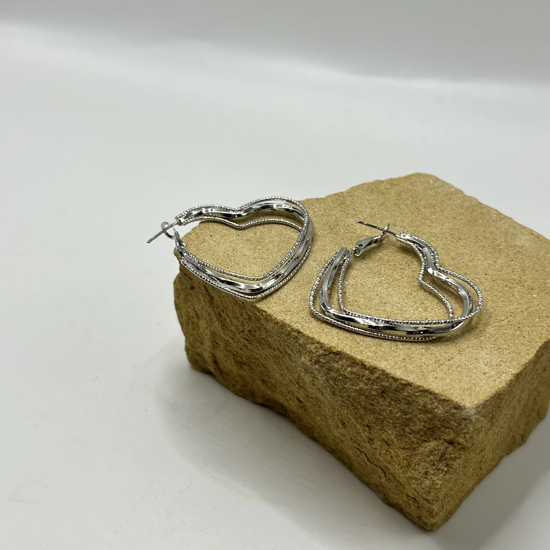 钛钢耳饰 0716 Acc-405 精装版甜酷辣妹大爱心耳圈潮流设计感耳饰