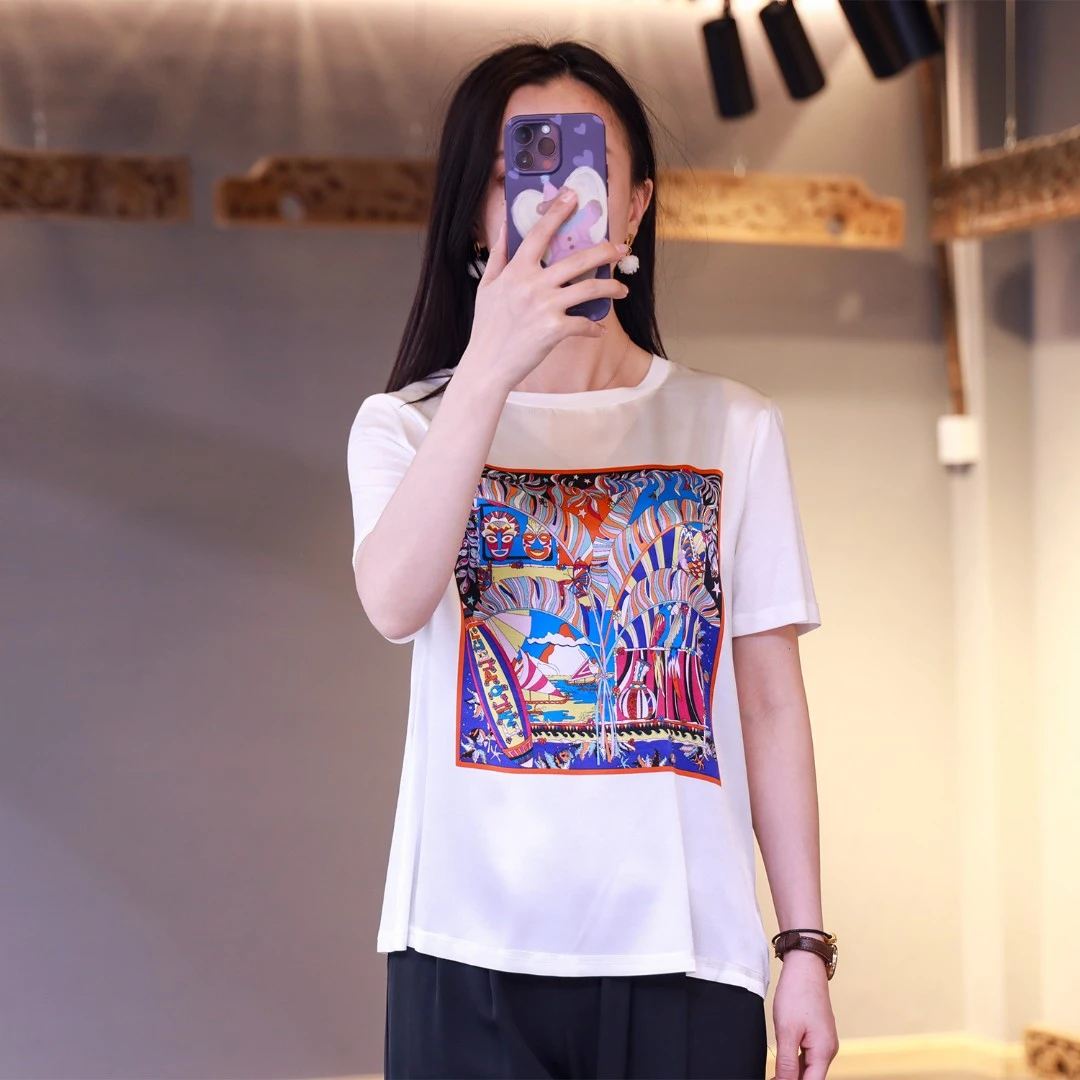 72011 1 夏季新品女士圆领创意印花桑蚕丝拼接款短袖T恤百搭上衣