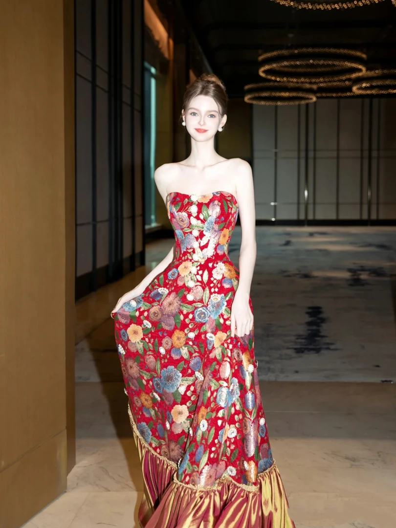 抹胸晚礼服2024新款新娘晨袍敬酒服红色名媛宴会年会高级感连衣裙