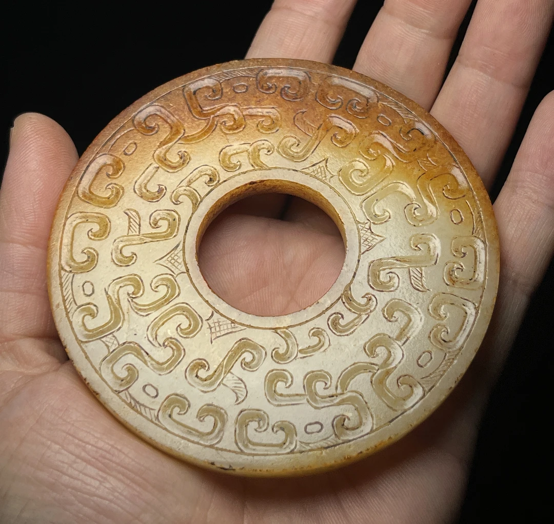 玉璧 铲刀纹 白玉质地 双面满工。