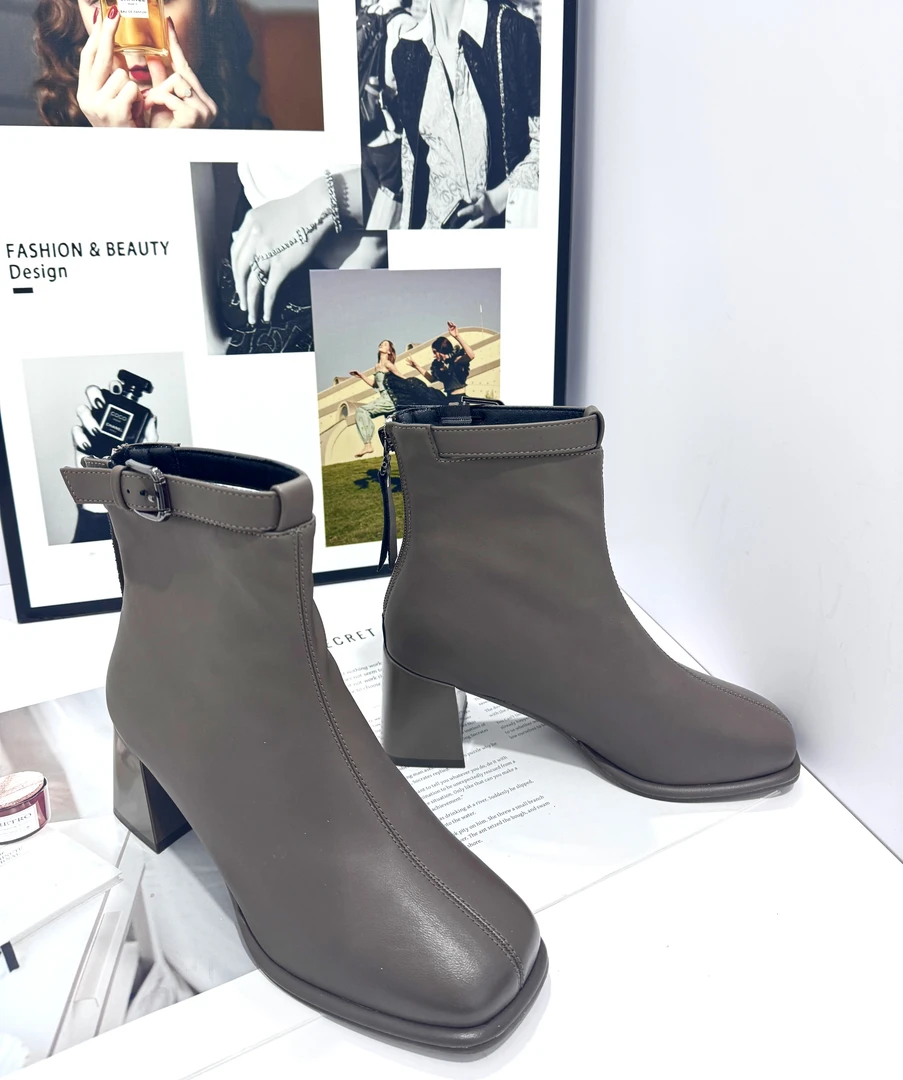 新款圆头平底舒适不累脚百搭款系带休闲鞋女靴7001-1