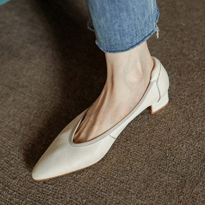 【素雅】2024新款真皮显瘦时尚百搭尖头复古浅口中跟单鞋软底跟鞋