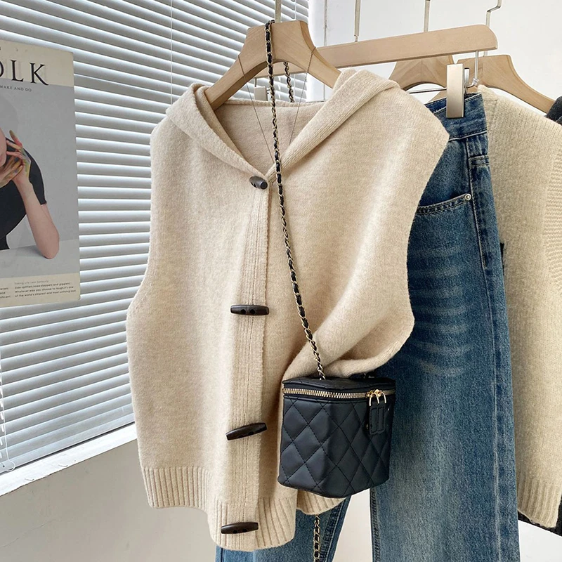 韩系牛角扣连帽纯色设计款开衫针织马甲夹女学院风减龄毛衣背心