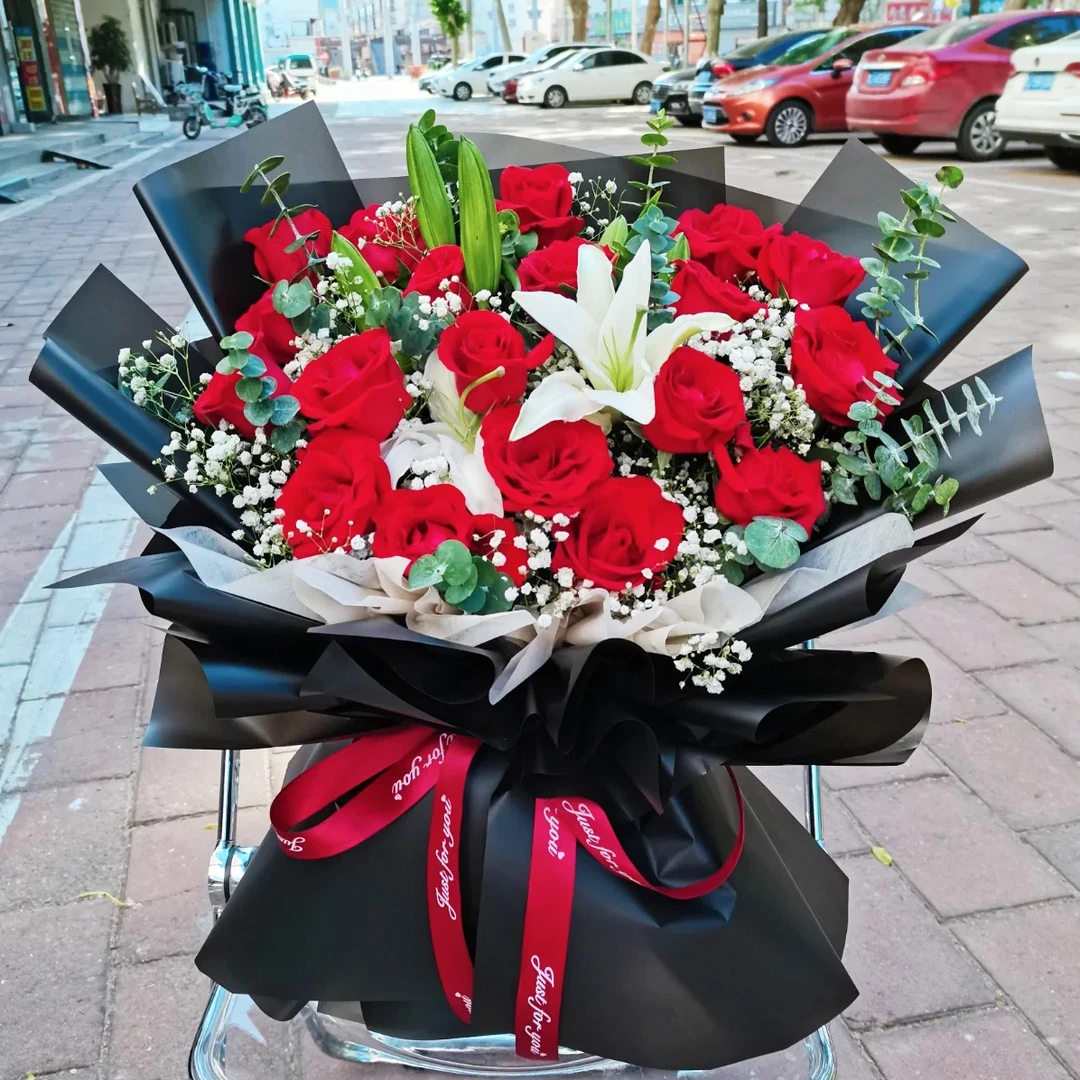 【满屋香】19朵红玫瑰百合混搭花束鲜花同城生日礼物看领导病人乔迁