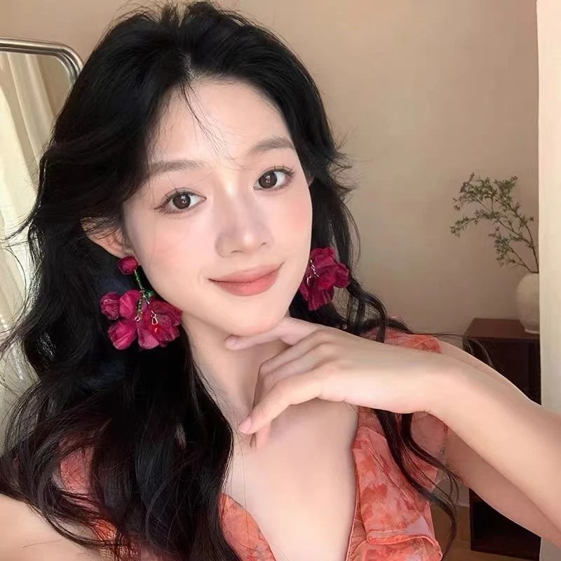 夏日玫瑰~钟楚曦同款花朵耳环女2024新款设计感串珠耳钉夸张耳饰