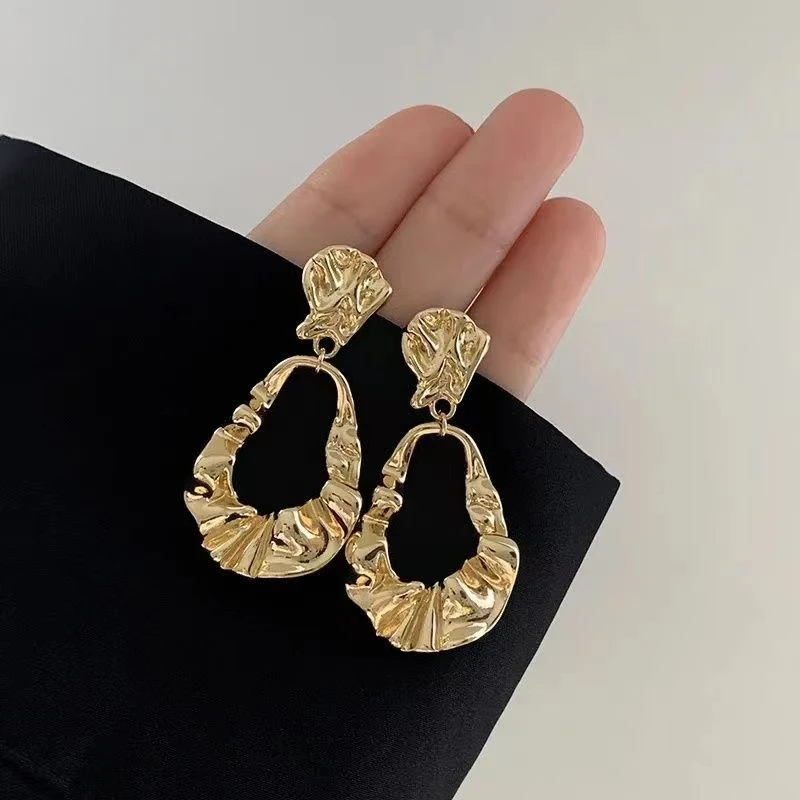 2024新款夸张简约小众设计褶皱耳环个性耳钉冷淡风显脸瘦