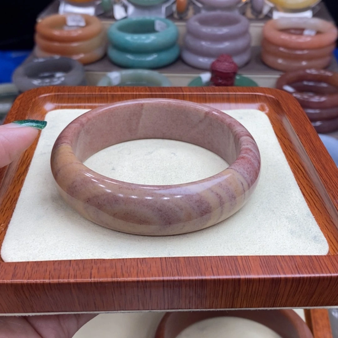 【闪购商品】石英质玉手镯未镶嵌妃