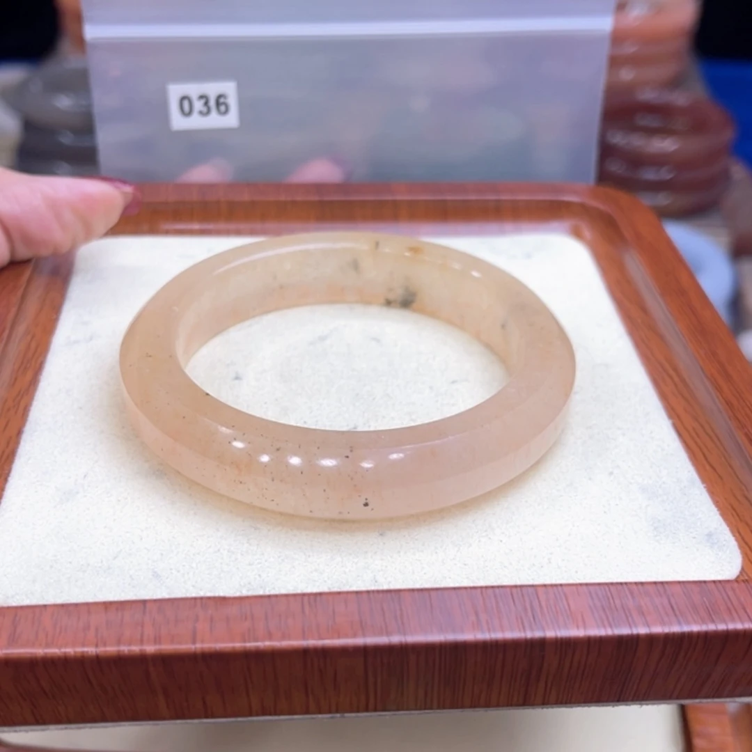 【闪购商品】石英质玉手镯未镶嵌杨*喵