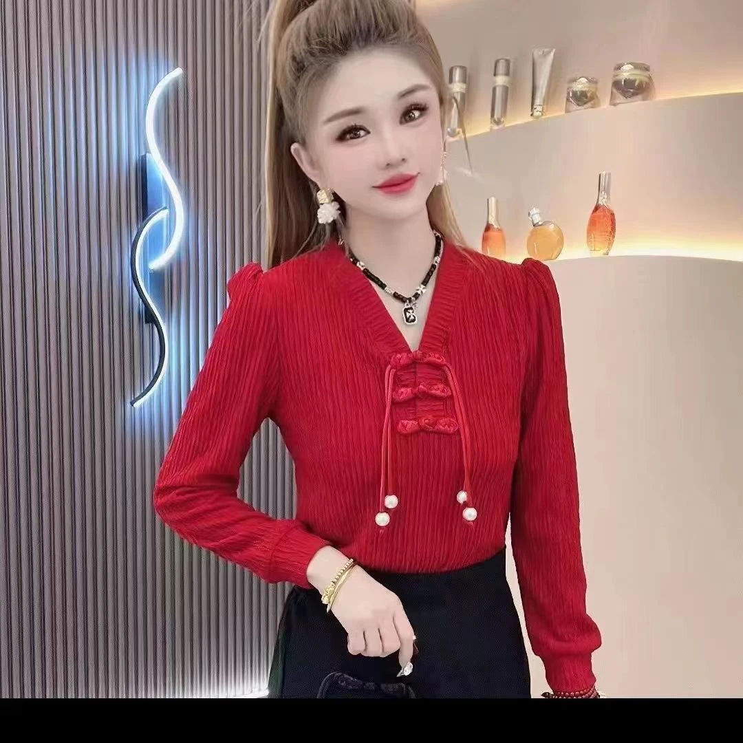 2024年春季新款盘扣复古风修身显瘦气质洋气百搭褶皱V领打底衫