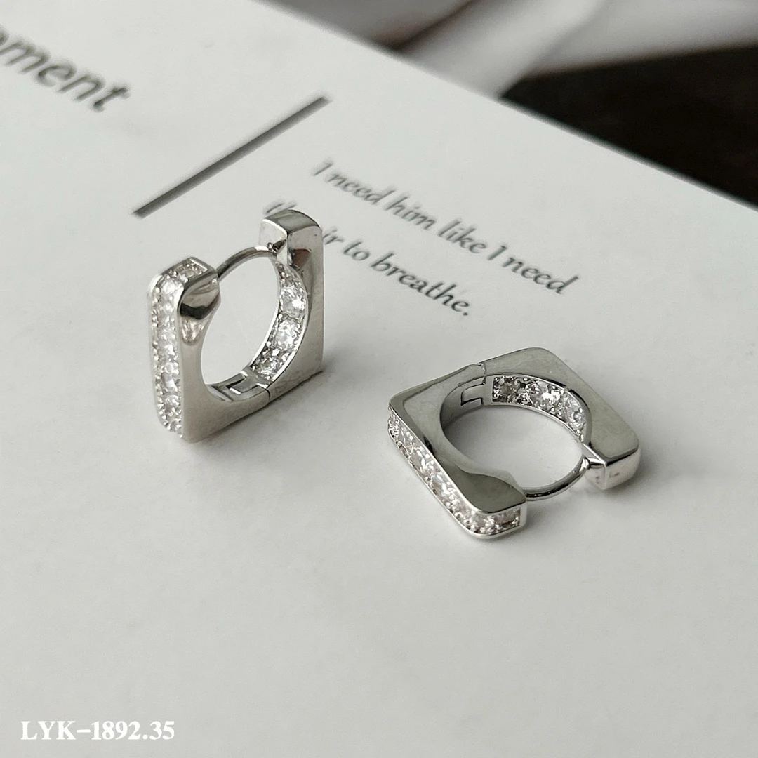 铜合金耳饰 丽贝丽影气质时尚复古高级感几何方形镶钻耳扣