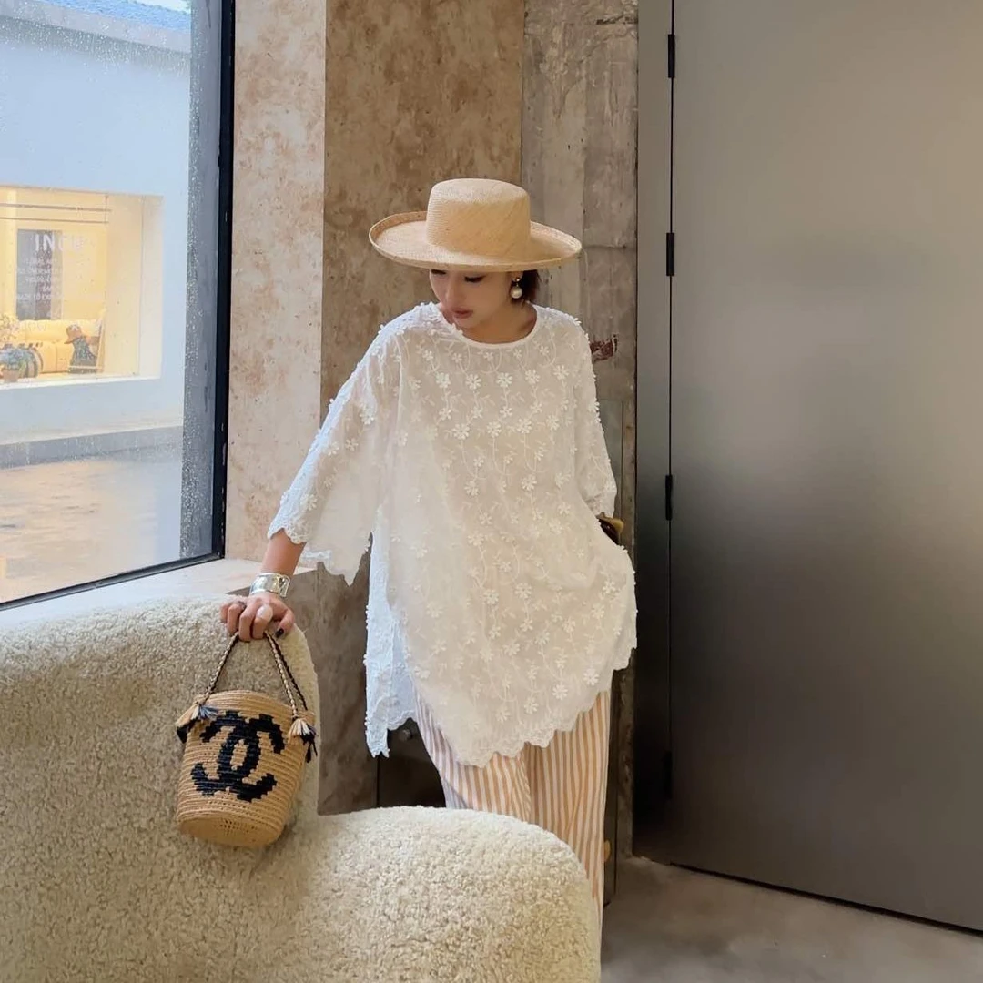 NXJ【牛轧糖】微胖大码 韩国货宽松大版立体刺绣开叉上衣 240504