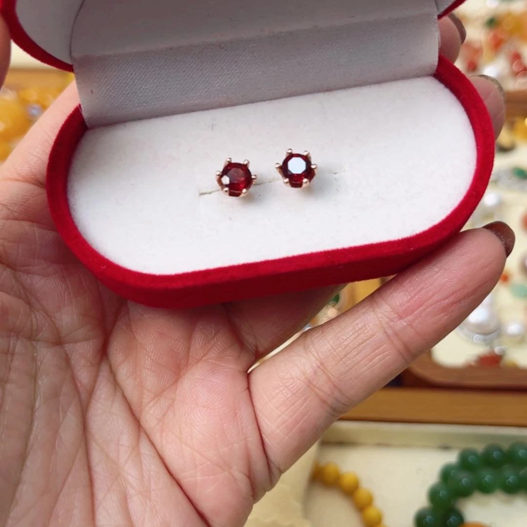 精品天然石榴石耳钉
