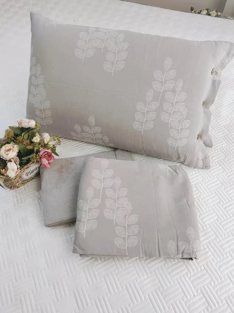 某某森全棉色纺提花钮扣款四件套标准～N921（9）