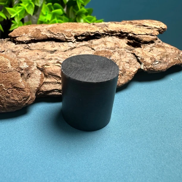 和田玉青花籽料聚墨圆柱