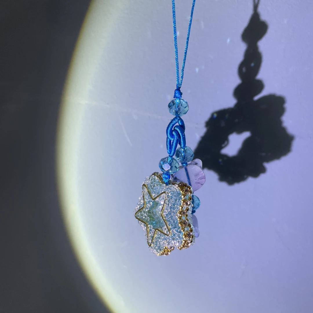 绳编蓝色砂糖镂空五角星手机坠C936