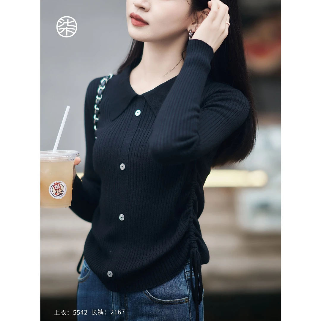 【柒量一裁】5542柔暖北极绒假门襟腰部可调节黑色翻领毛织上衣女