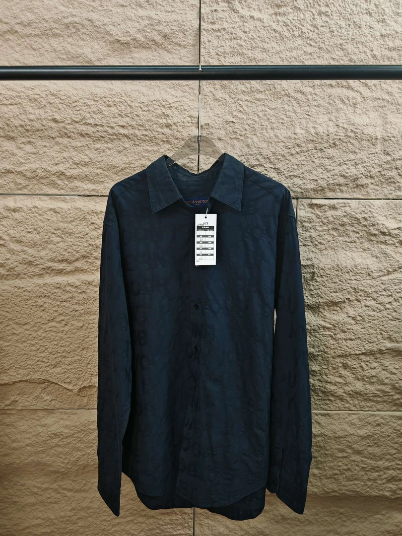Louis vuitton 满印衬衫 Size：L 状态：98 新 公价12800