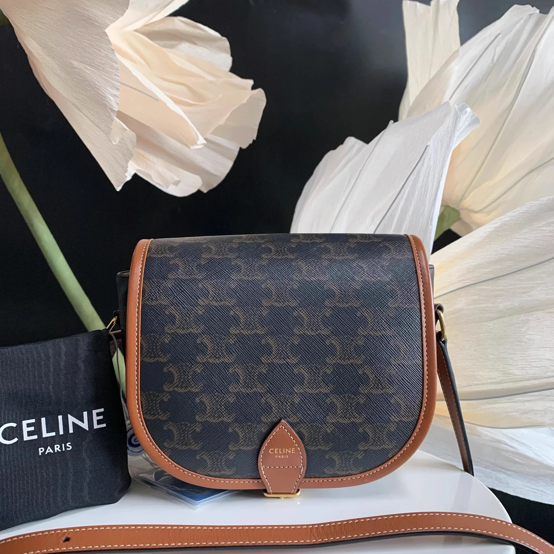 99新 Celine/思琳 新款马鞍包可放手机9395