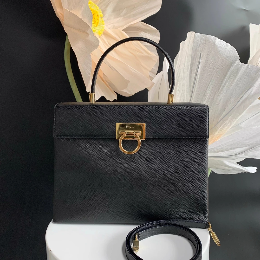 95新 FERRAGAMO/菲拉格慕 Ferragamo 马蹄十字纹牛皮有肩带-8419