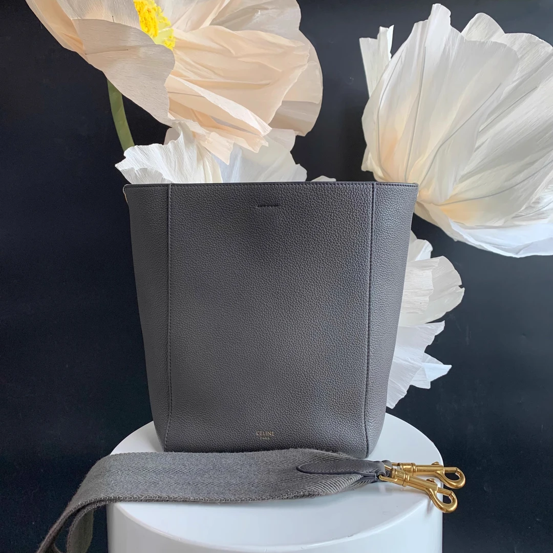 95新 Celine/思琳 celine sangle新标大象灰单肩小号在售款8608