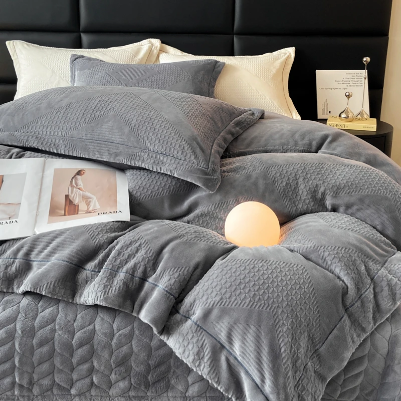 轻奢加厚纯色雕花牛奶绒床盖四件套床裙冬季保暖防静电被套珊瑚绒