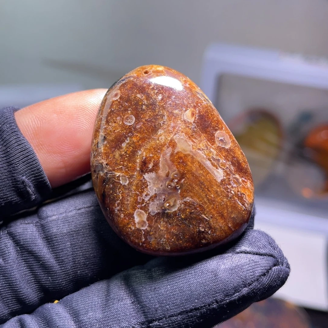 琥珀裸石未镶嵌。。