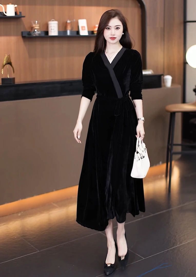 秋冬加厚新款金丝绒连衣裙显瘦气质长款收腰时尚长袖法式黑色