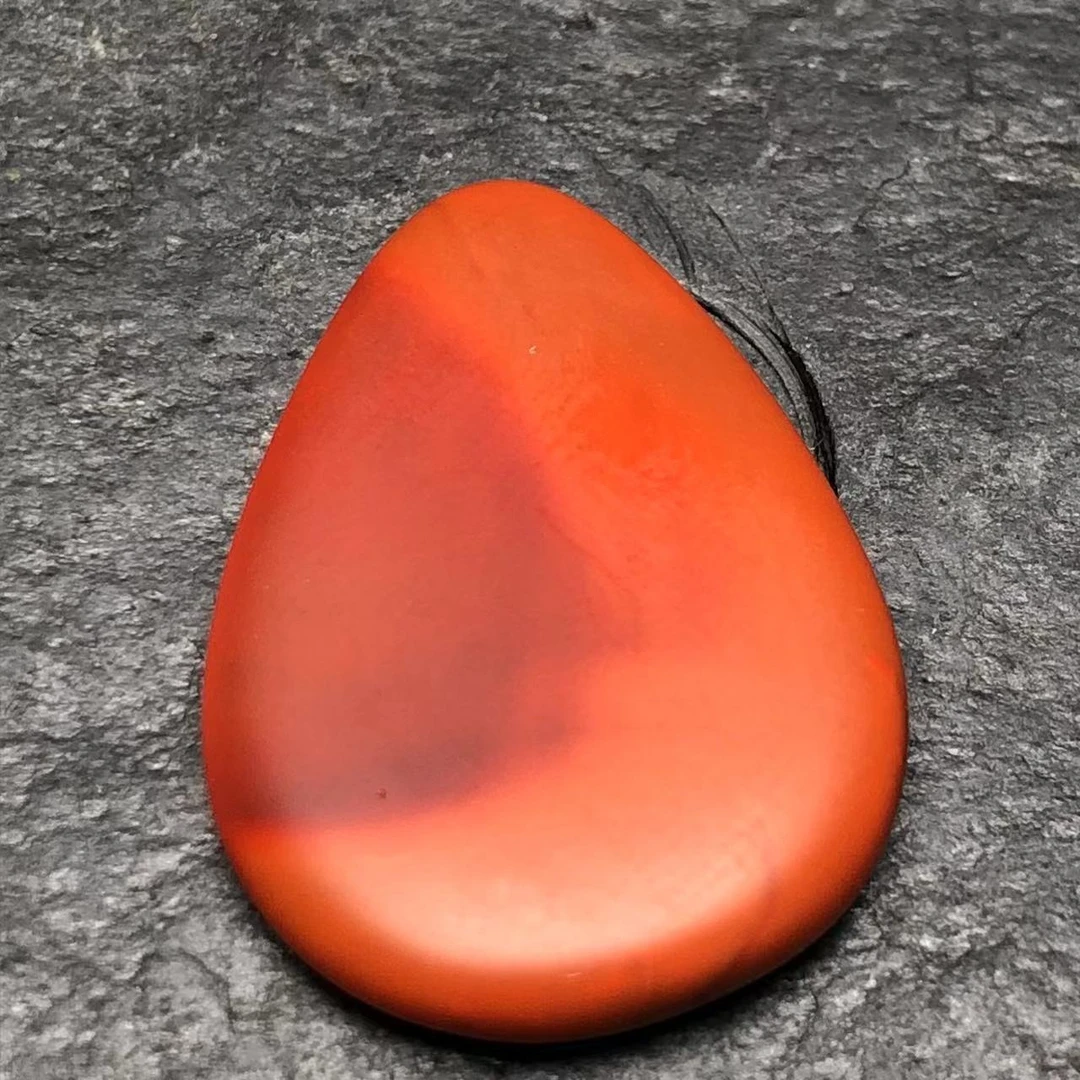 南红玛瑙水滴吊坠长23.5宽16.8厚4mm
