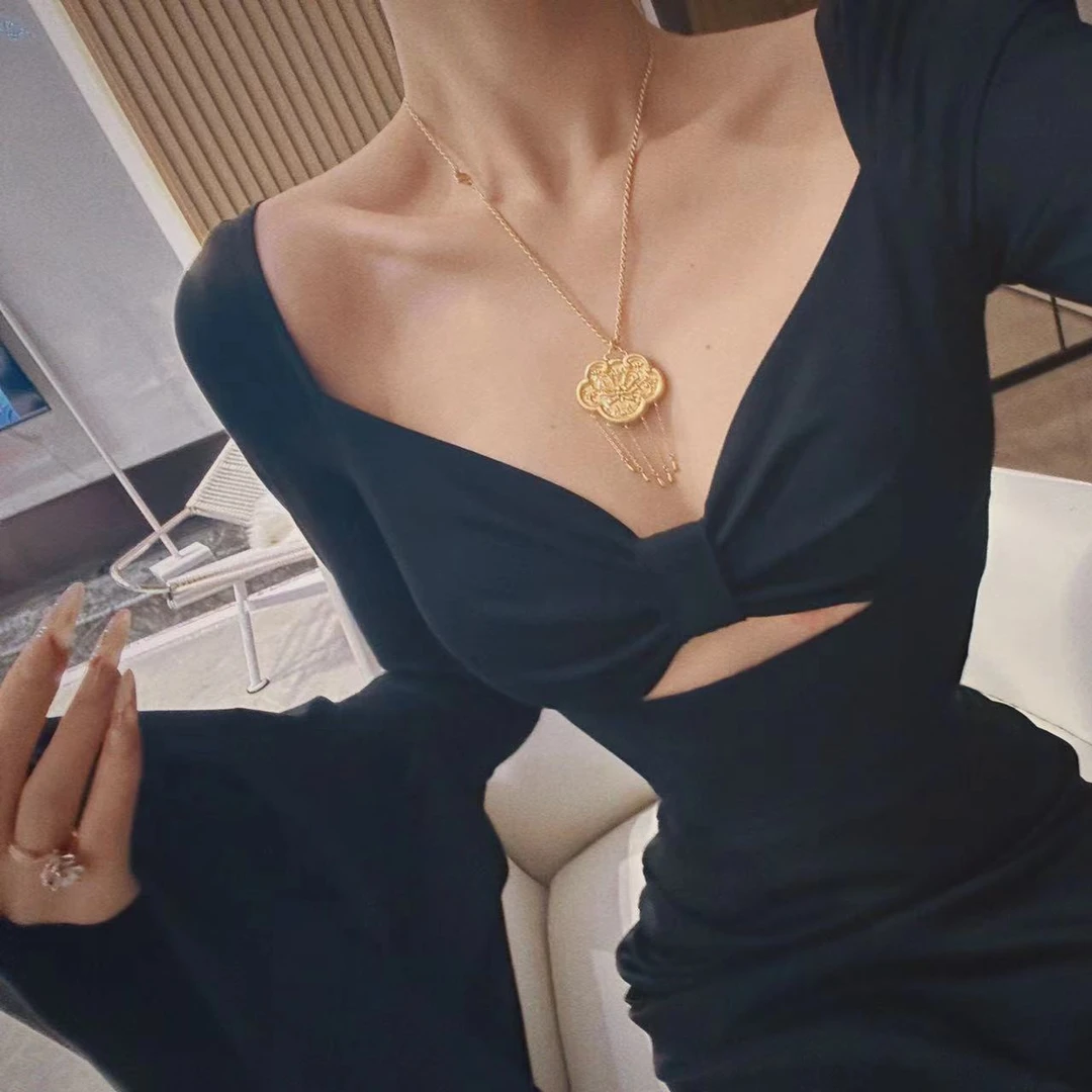 ANDREA骆杨倾城原创 2024夏季新款时尚气质镂空蝴蝶结喇叭袖上衣