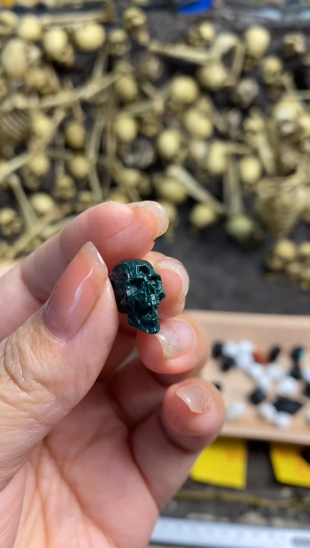 【闪购商品】孔雀石颈饰未镶嵌孔三张横88