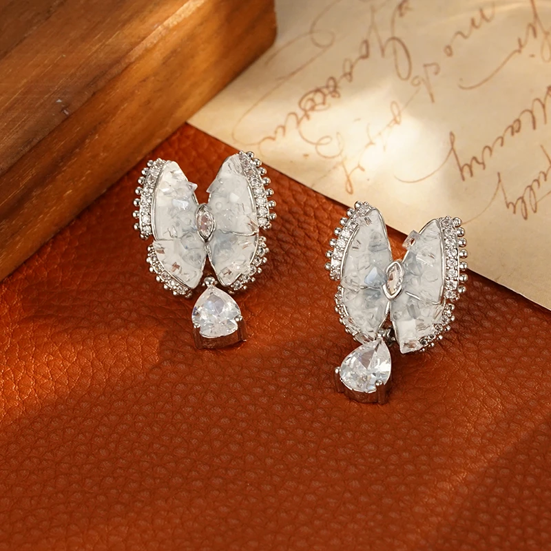 铜合金合成锆石耳饰 5593【蝴蝶眼泪】浅蓝色轻奢百搭冰晶蝴蝶耳饰