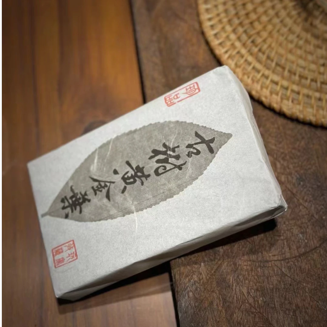 2024年古树黄金叶 250克普洱茶砖