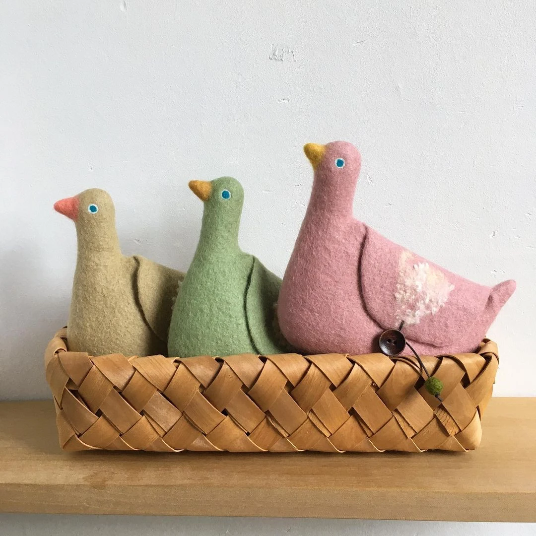 毛毡鸽子手拿包包