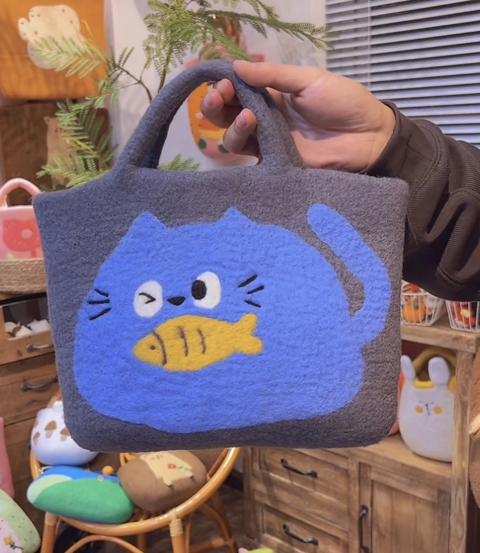 毛毡深灰色猫咪爱吃鱼手提包