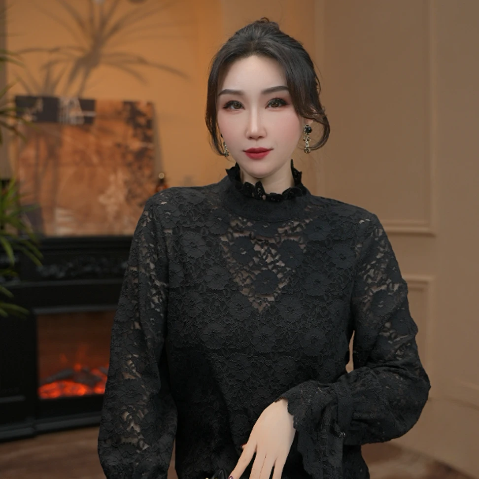 逸焰【雪姐浅漠疏影】-木耳圆领荷蕾丝镂空大码打底衫-90665