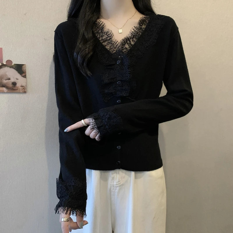 法式蕾丝V领针织打底衫女2024秋冬微胖显瘦气质内搭长袖纯欲上衣