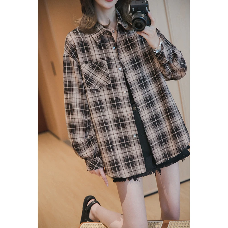【季末折扣】小谷粒休闲咖色格纹衬衫女复古口袋落肩长袖上衣