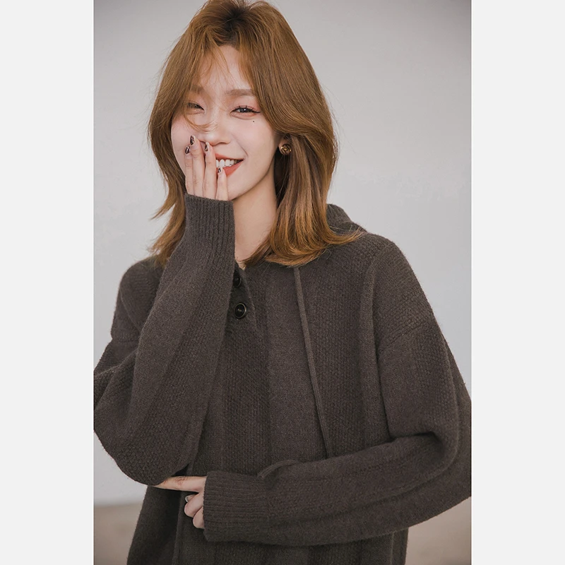 小谷粒连帽毛衣女加厚短款2025春季款设计感咖色宽松高弹套头上衣