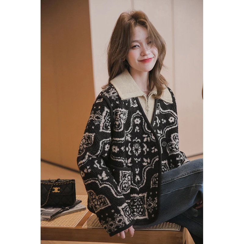 【双12大促】小谷粒V领羊羔绒撞色短外套女秋冬设计感落肩袖上衣