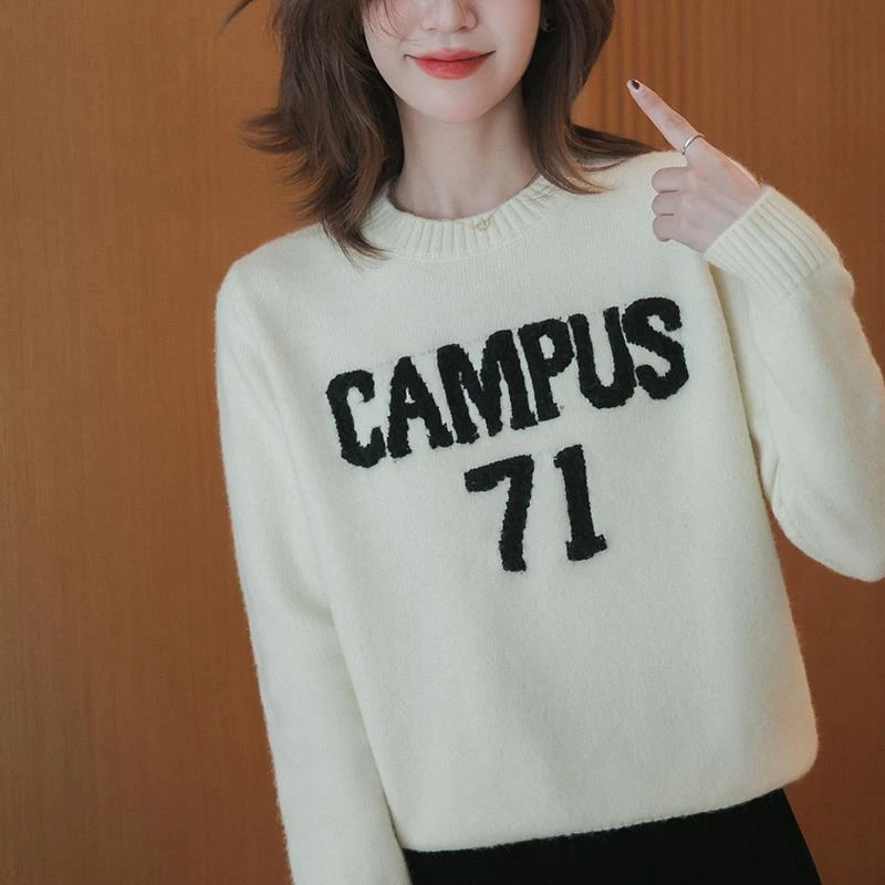 小谷粒慵懒风秋冬冬季毛衣女套头字母高级感温柔圆领针织衫
