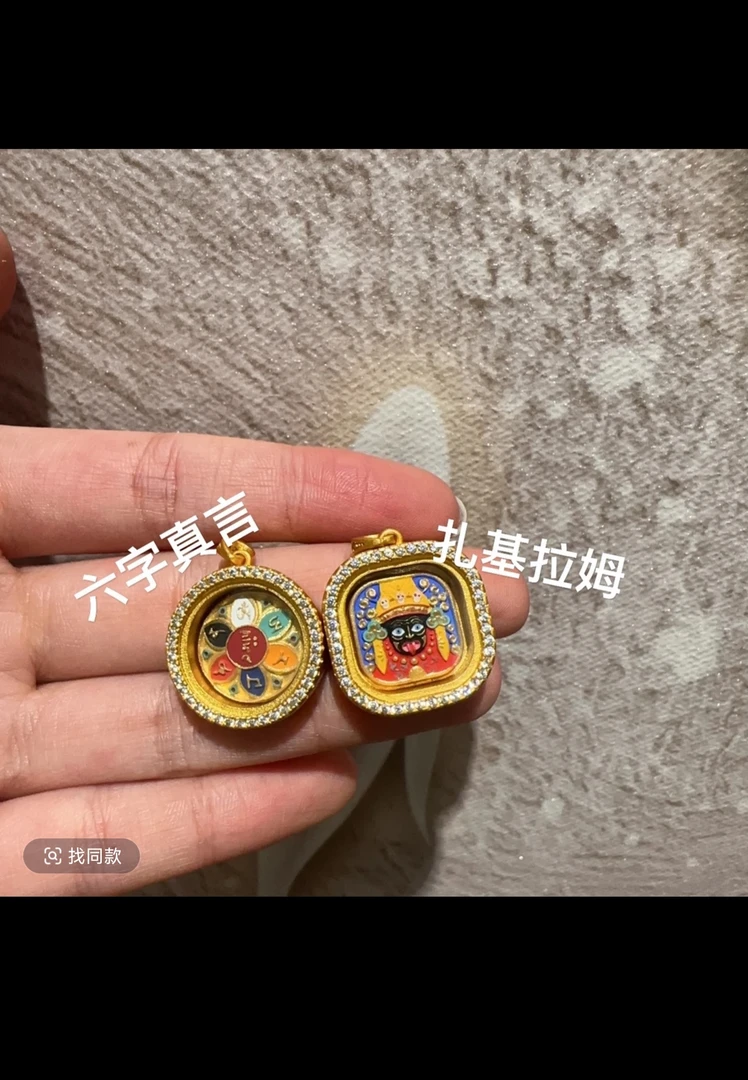 方形镶钻清韵唐卡吊坠立体唐卡扎基拉姆本尊和六字真言