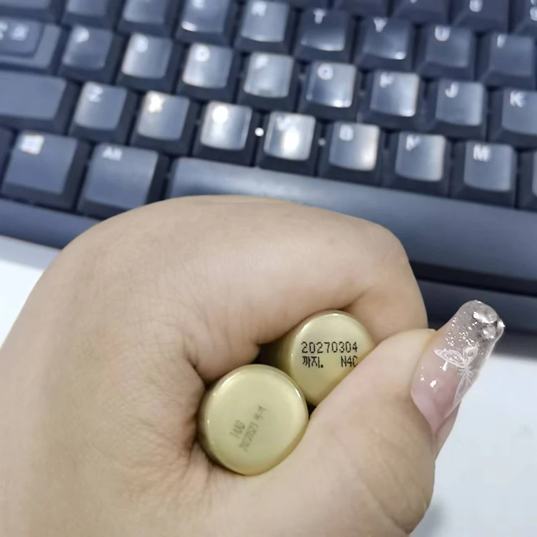 红棕色均衡爽肤水乳保湿