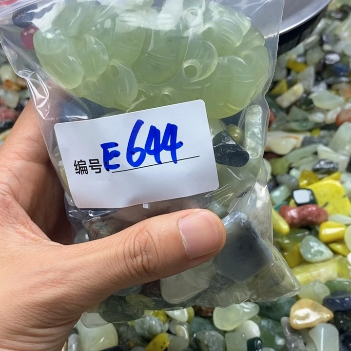 蛇纹石玉鱼缸石未镶嵌