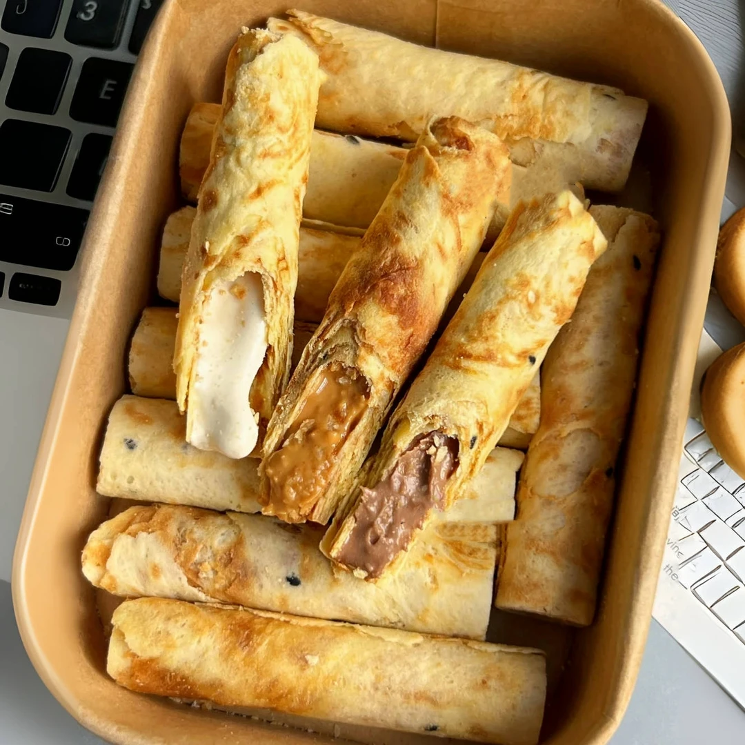 榛果巧克力蛋卷 牛轧海盐花生蛋卷 浓郁注心糕点酥脆蛋卷制作