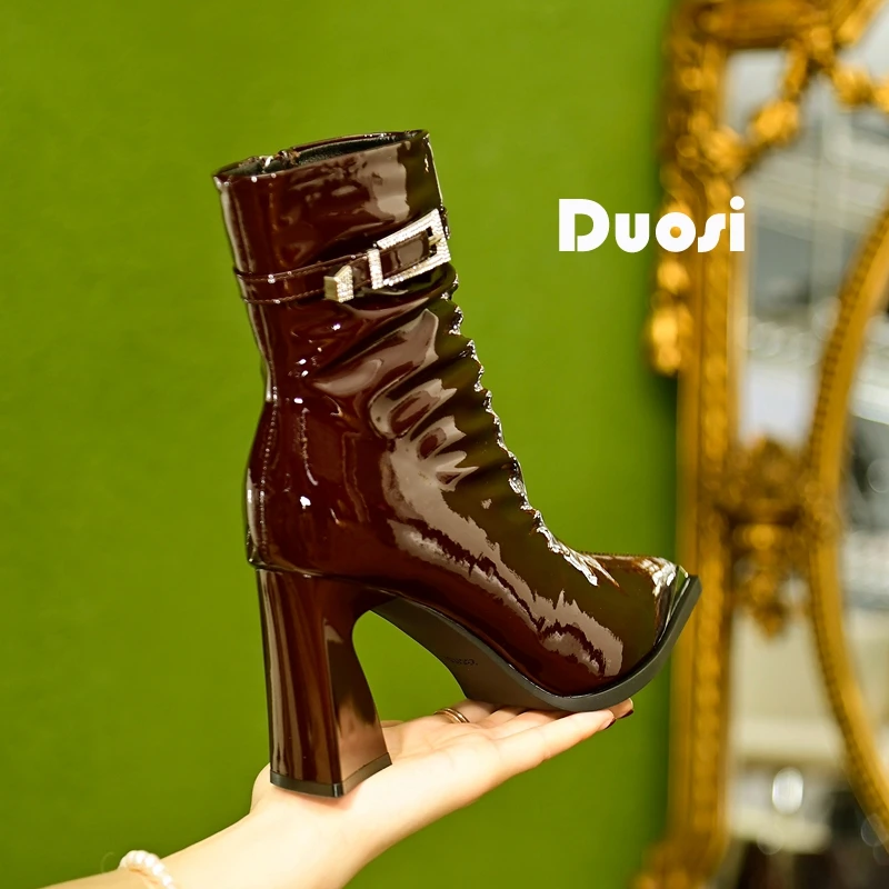 【DUOSI】7.5cm时尚堆堆靴女小短靴尖头高跟时装靴百搭瘦瘦靴818-9