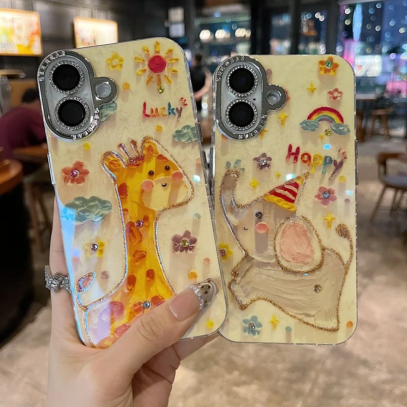 适用苹果华为系列iPhone16新款手机壳可爱呆萌长颈鹿镜头半包防摔