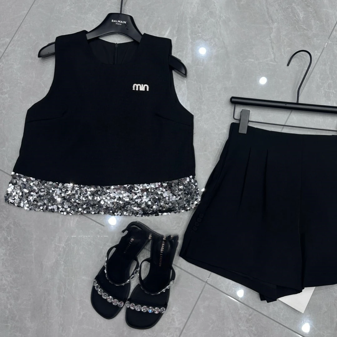 【安妮老板】2024夏季新款圆领小香风拼接亮片马甲➕显瘦短裤两件套