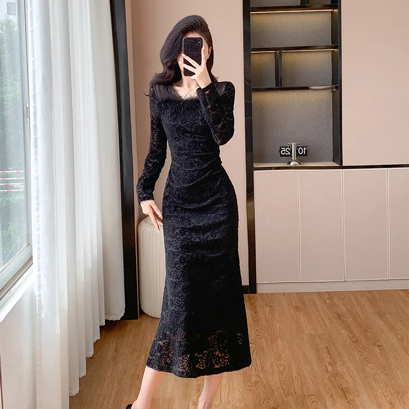 2024秋冬新款法式蕾丝连衣裙气质修身名媛轻奢高级感配大衣的裙子
