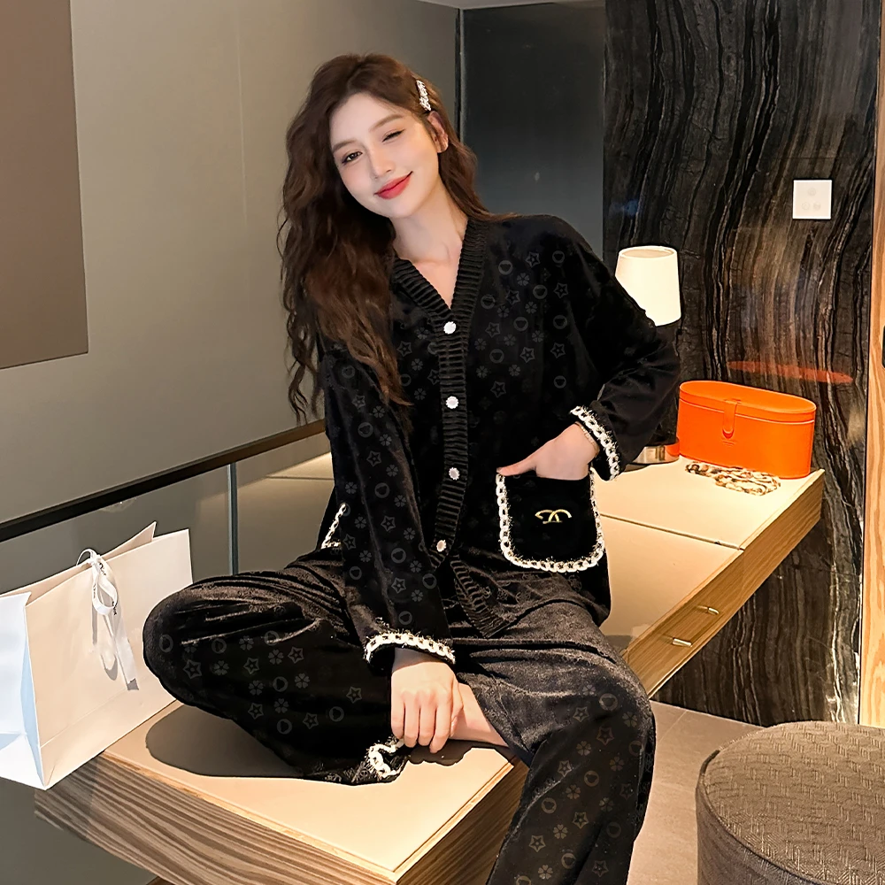 带胸垫小香风金丝绒睡衣女春秋季2023年新款长袖秋冬家居服套装